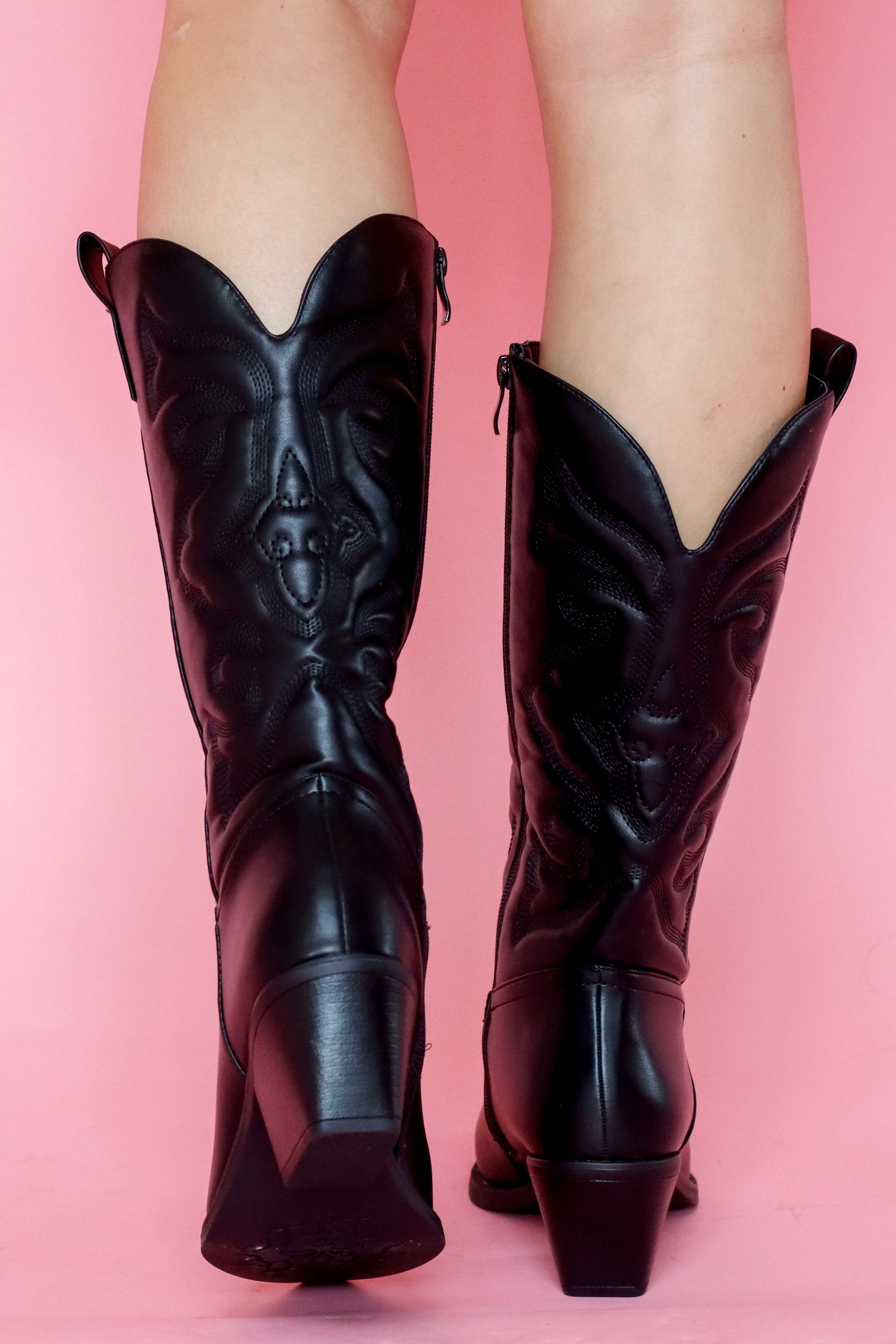 The classic It Girl Cowgirl Boots Black
